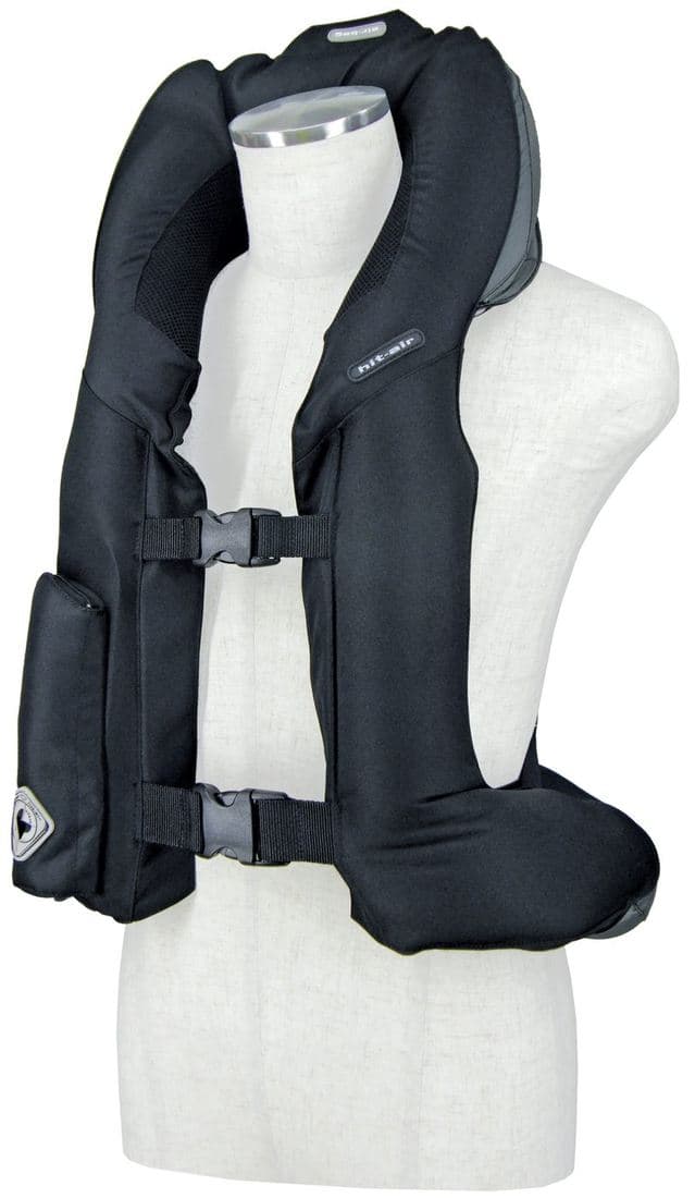 H-model con airbag inflado