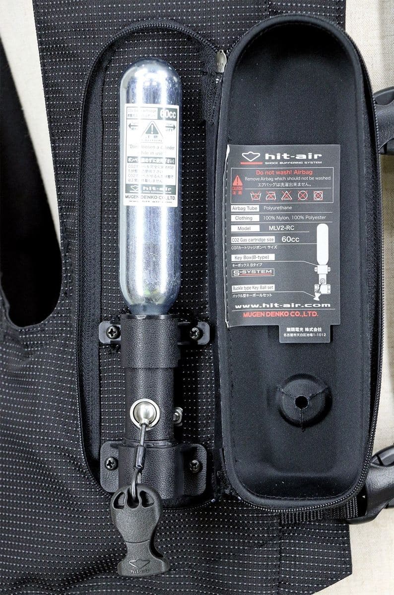 Caja de llave (Key Box): dispositivo que activa el airbag y aloja el cartucho de CO2. La tapa moldeada amortigua el impacto sobre el cartucho.